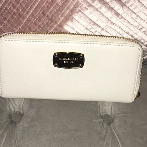 Beautiful Michael Kors Jet Set wallet